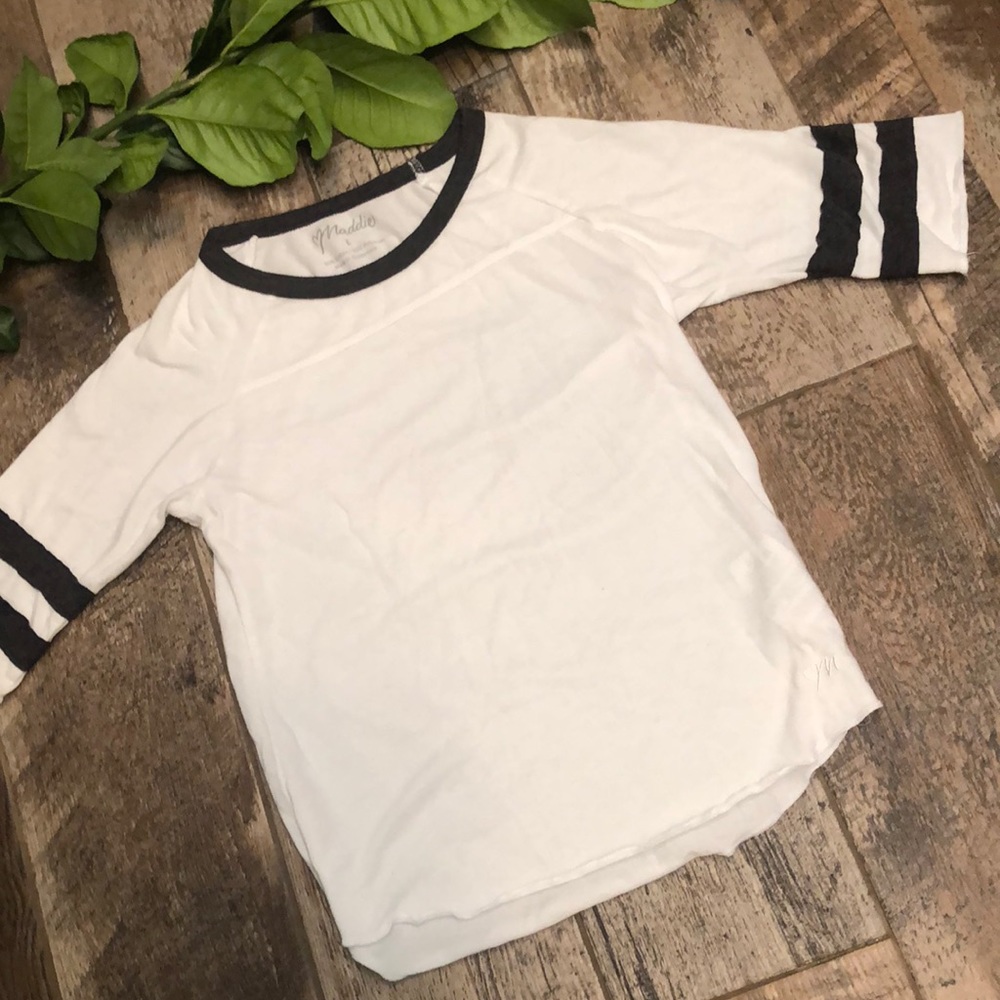 Maddie girls tee size L